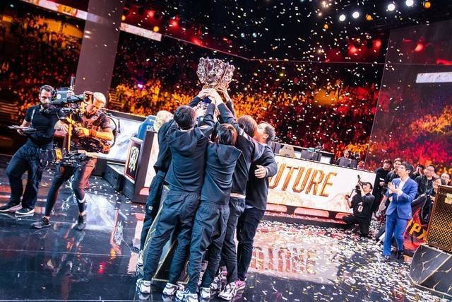 LPL夏季总决赛IG全华班力克TES夺冠，电竞新纪元开启